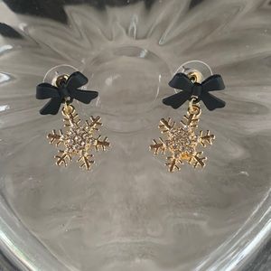 1204.🎄Gold Rhinestone with Black Bow Snowflake Earrings